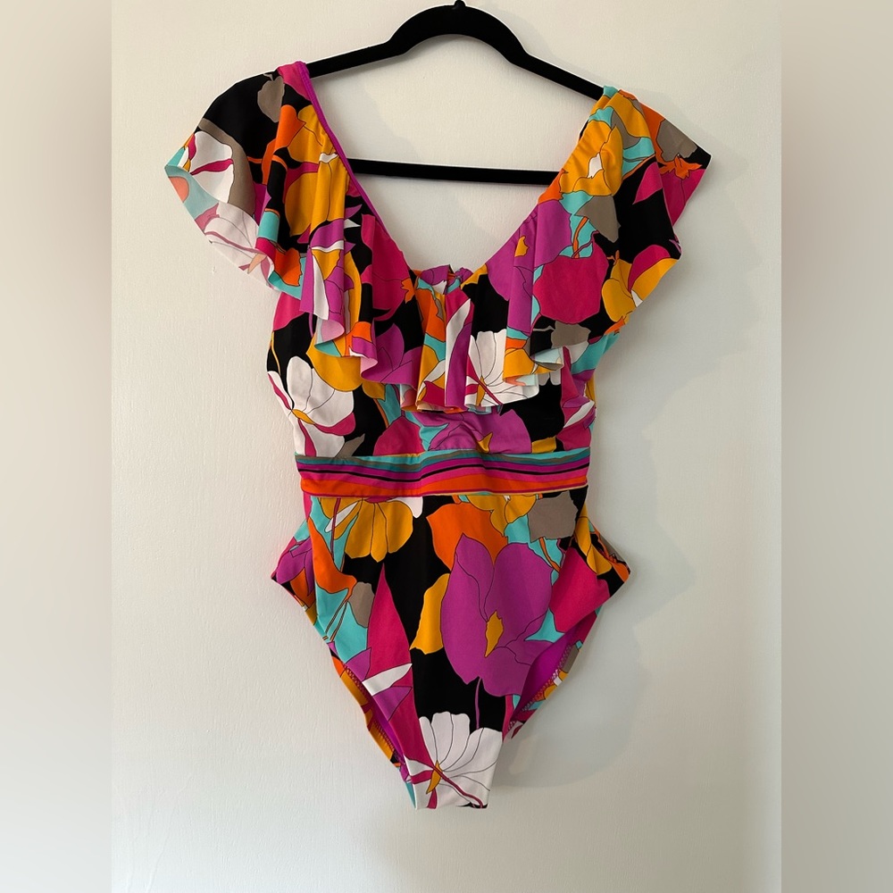 NWT Trina Turk Ruffle Gemini Maillot One Piece Swimsuit Patterned size 8 - Picture 3 of 12
